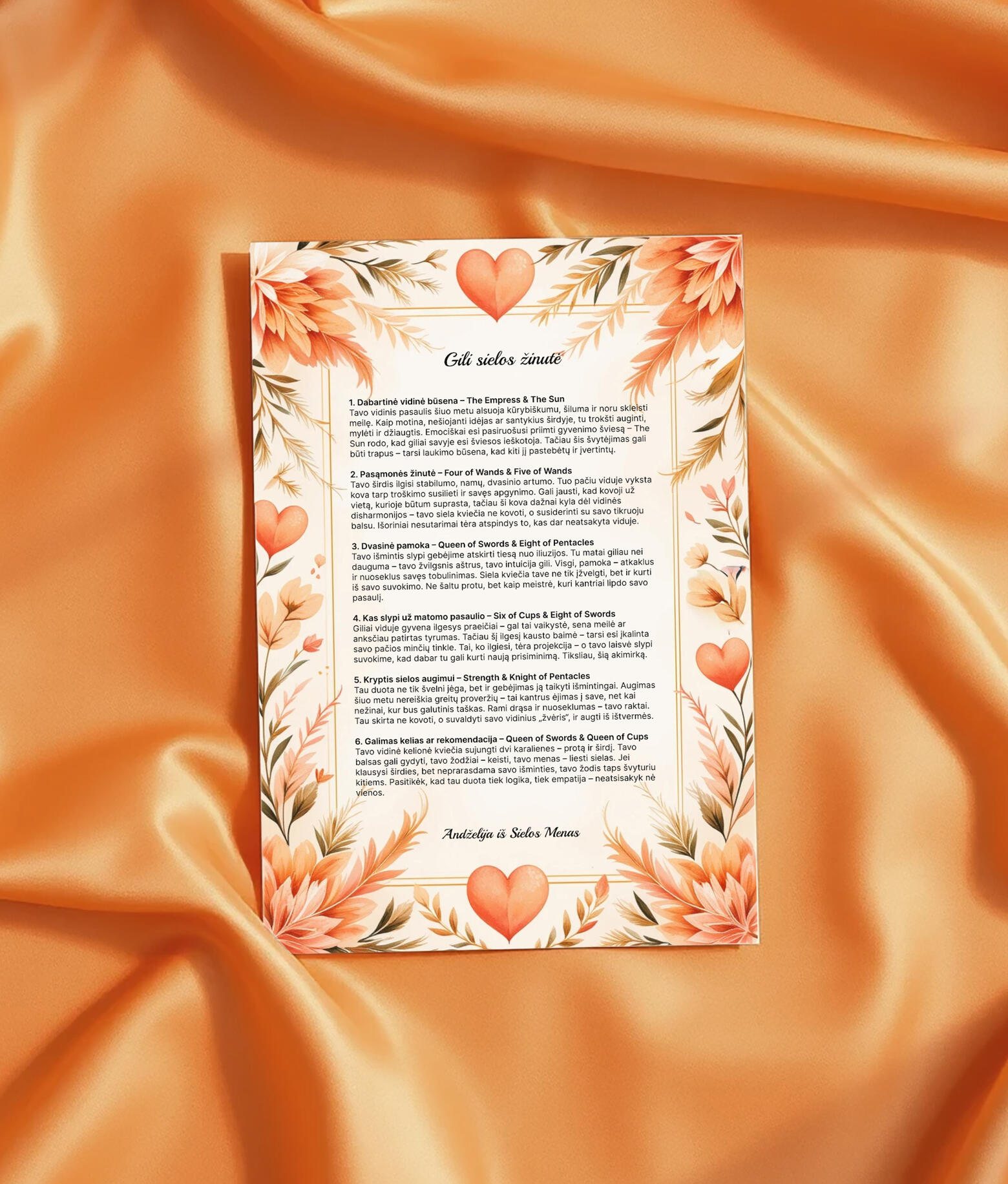 Sielos žinutė – šviesios intuicijos laiškas Akvarelės stiliaus intuityvi žinutė ant vario spalvos šilkinio audinio, su širdies simboliais ir švelniais gėlių raštais. Giliai dvasingas turinys apie vidinę tiesą ir Taro kortų įžvalgas.